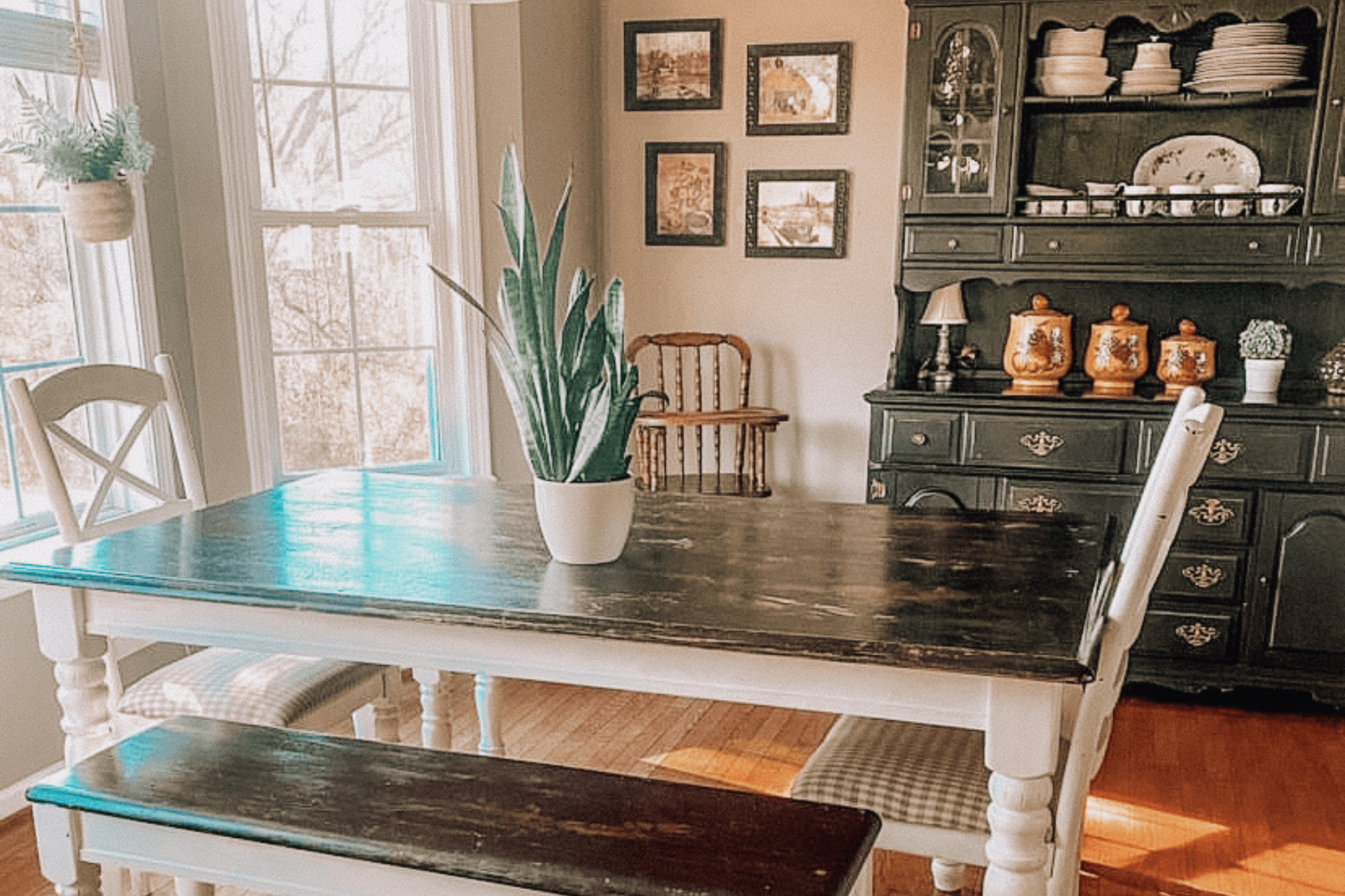 Simple, Clean, and Mininal Dining Room